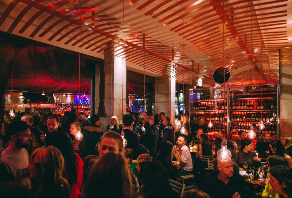 Mat och dryck på folk