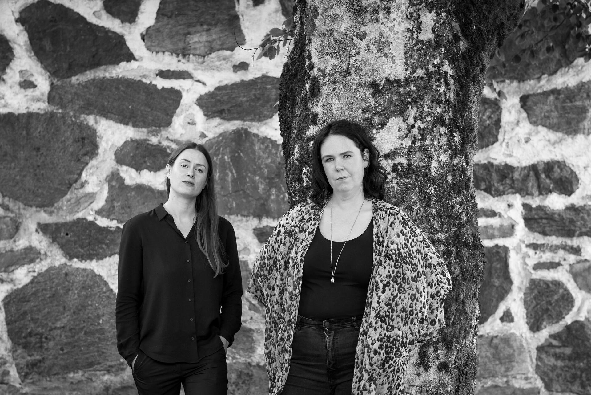  Teater Nu, från vänster: Sara Östebro, Matilda Klamas. Foto: AnnaCarin Isaksson 