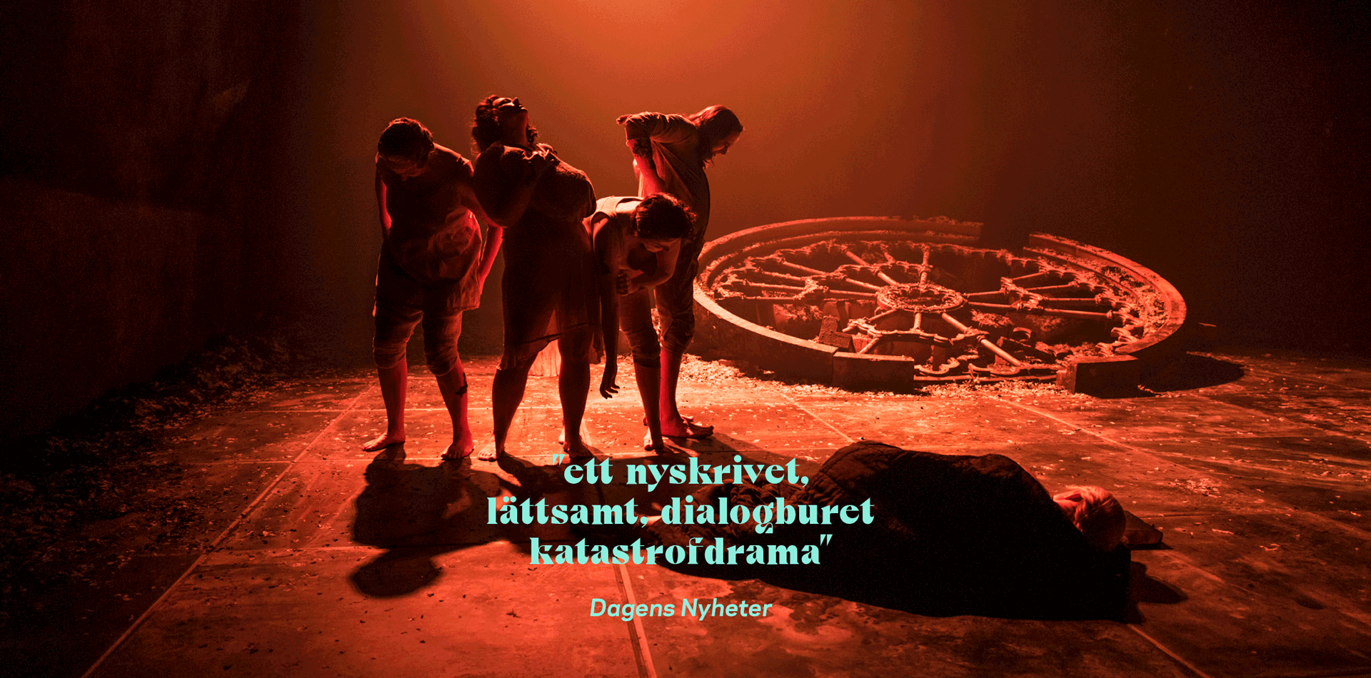 Citat från Dagens Nyheter "ett nyskrivet, lättsamt, dialogburet katastrofdrama"